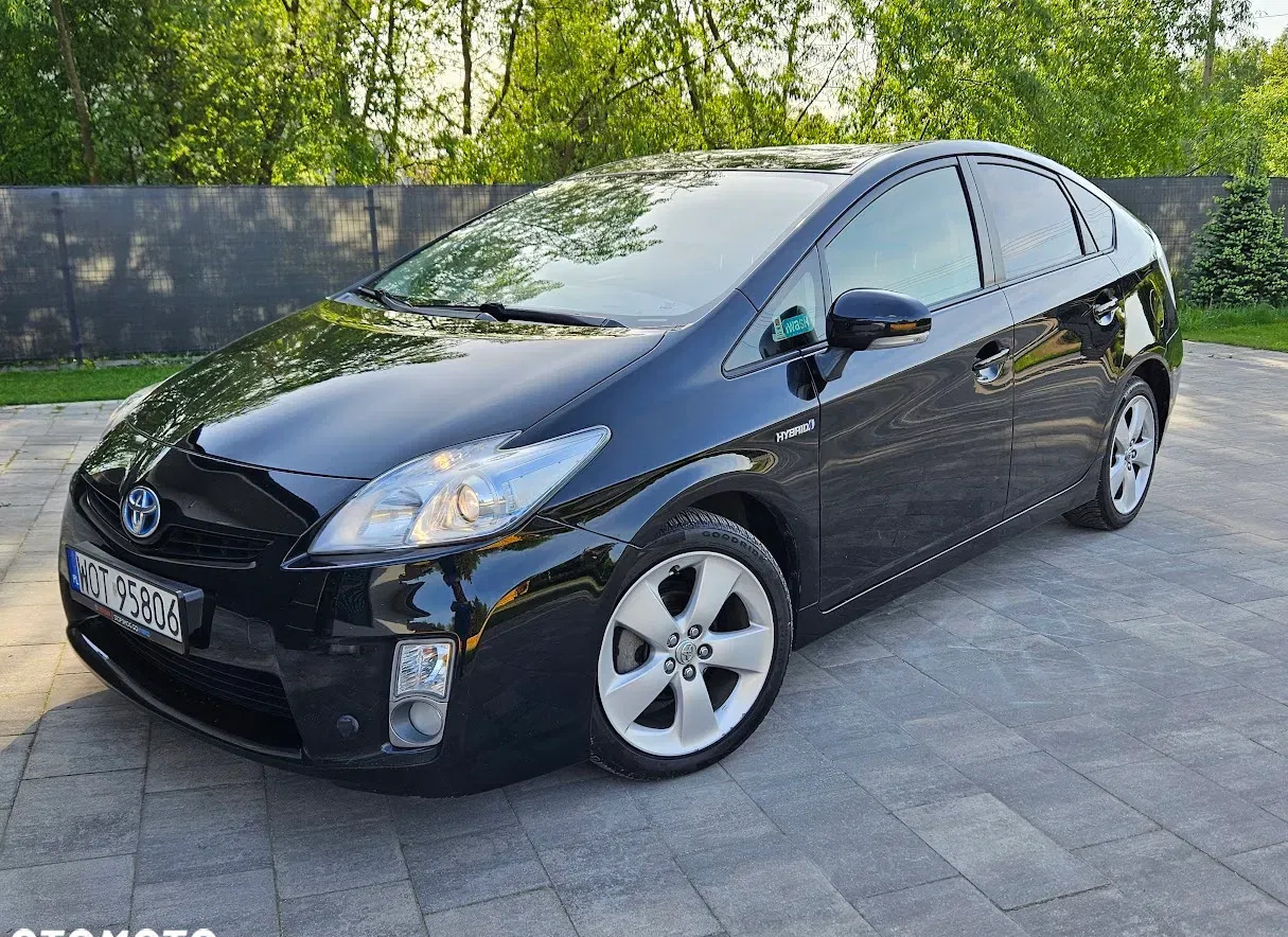 mazowieckie Toyota Prius cena 35800 przebieg: 340000, rok produkcji 2011 z Pionki